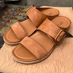 Euro soft by Sofft sandals Carmel color piece at front feels like suede.